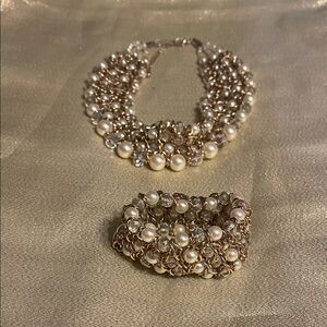Luxurious Pearl and Gold Women's Bracelet and Necklace